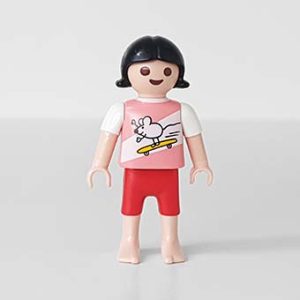 Playmobil Kind Meisje Korte Broek Rood Paars – Krachtige Isabella