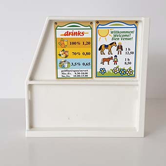 Paardenmanege – 03 witte schuine muur