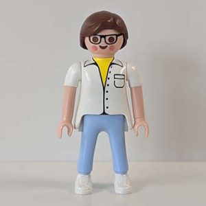 Playmobil dokter met stethoscoop en dokterskoffer Dokter, Huisarts, stagiaire, assisente, arts – 03 assisente