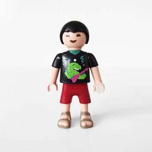 Playmobil Kind Jongen, Korte Broek, Rood, Grijs – Snoezige Melle