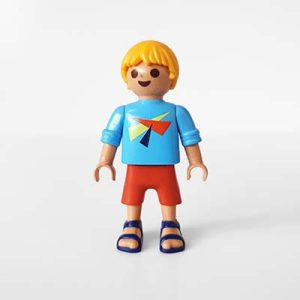 Playmobil Kind Jongen, Korte Broek, Rood, Grijs – Zoete Teun