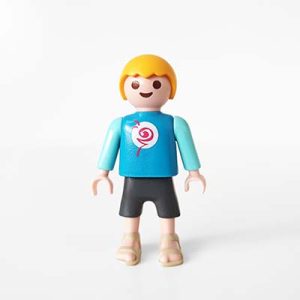 Playmobil Kind Jongen, Korte Broek, Rood, Grijs – Allerliefste Niek