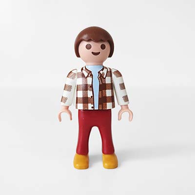 Playmobil Kind Jongen Lange Broek Rood Geel – Pittige Dani