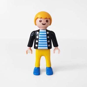 Playmobil Kind Jongen Lange Broek Rood Geel – Grappige Nathan