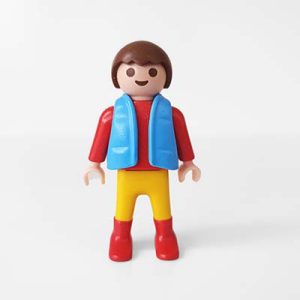 Playmobil Kind Jongen Lange Broek Rood Geel – Sterke Daniël