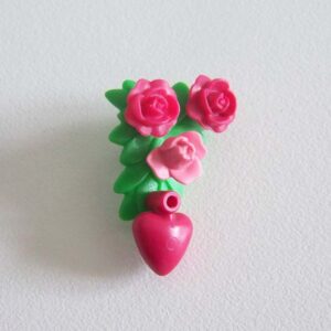 Bloemendecoratie aan de zijkant van een koninklijke koets