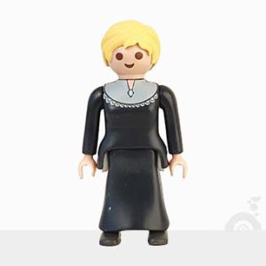 Oma, Buurvrouw, Tante, Roddeltante, Detective, Nieuwsgierige Dame
