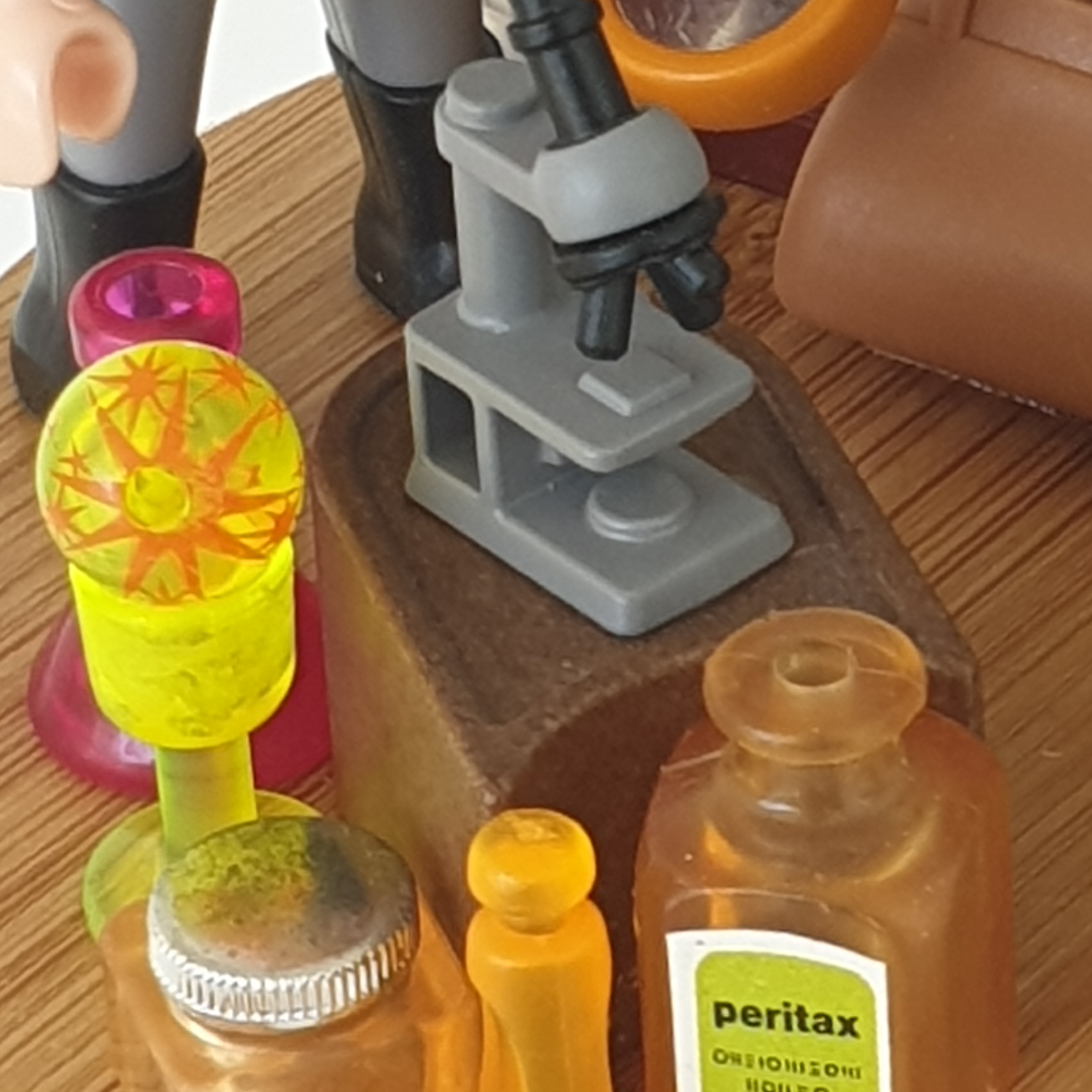 Playmobil Kunst in Stolp "Weird Scientist" - Afbeelding 3