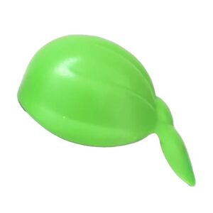 Playmobil THINK: The user wants a Dutch translation of "Bandana, tied in back", specifically for a Playmobil part. I need to provide only the translated name, without explanation or markdown. 1. **Analyze the original:** "Bandana, tied in back" describes a specific type of bandana. * "Bandana" is a direct loanword in Dutch, often used as "bandana". * "tied in back" describes *how* it's tied. 2. **Translate "Bandana":** "Bandana" is commonly used in Dutch. "Hoofddoek" is an alternative, but "bandana" is more specific to the style implied. Given it's a Playmobil part, a direct and recognizable term is best. 3. **Translate "tied in back":** * "Tied" -> "geknoopt", "gestrikt" * "in back" -> "achterop", "aan de achterkant", "naar achteren" 4. **Combine and refine:** * "Bandana, geknoopt aan de achterkant" - A bit long. * "Bandana, achterop geknoopt" - Better flow. * "Bandana, aan de achterkant gestrikt" - "Gestrikt" (tied with a bow) might be too specific if it's just tied. "Geknoopt" (knotted) is more general. 5. **Consider context (Playmobil):** Playmobil descriptions are usually concise and direct. "Bandana, achterop geknoopt" seems appropriate. 6. **Final check:** Does it sound natural in Dutch? Yes. Does it accurately convey the original meaning? Yes. Is it just the name, without explanation or markdown? Yes.Bandana, achterop geknoopt